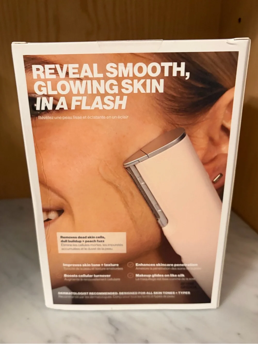 DERMAFLASH LUXE+ Sonic Dermaplaning Peach Fuzz Removal Set Pink